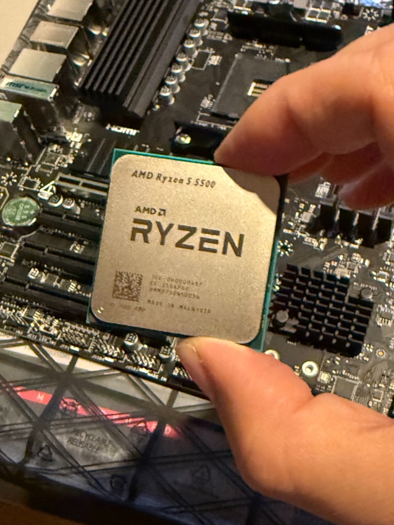 Ryzen 5 5500 — heat spreader up